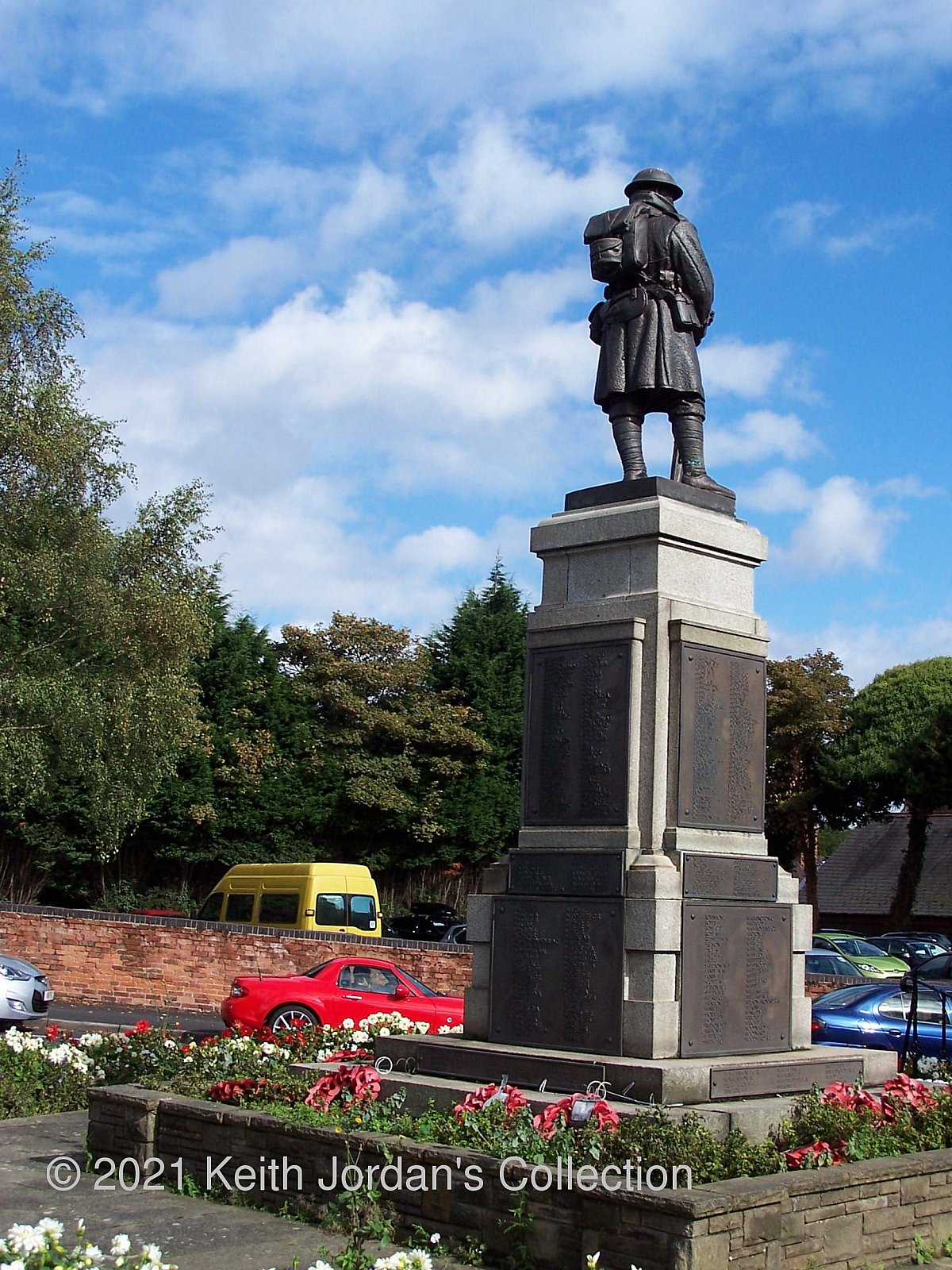 King Edward Square. Memorial to commemorate the First World War. - Town Hall and Vesey Gardens, 2014